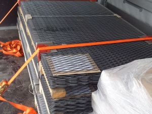 Expanded metal - the holding steel mesh